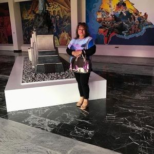 Meet your Posher, Maria elena